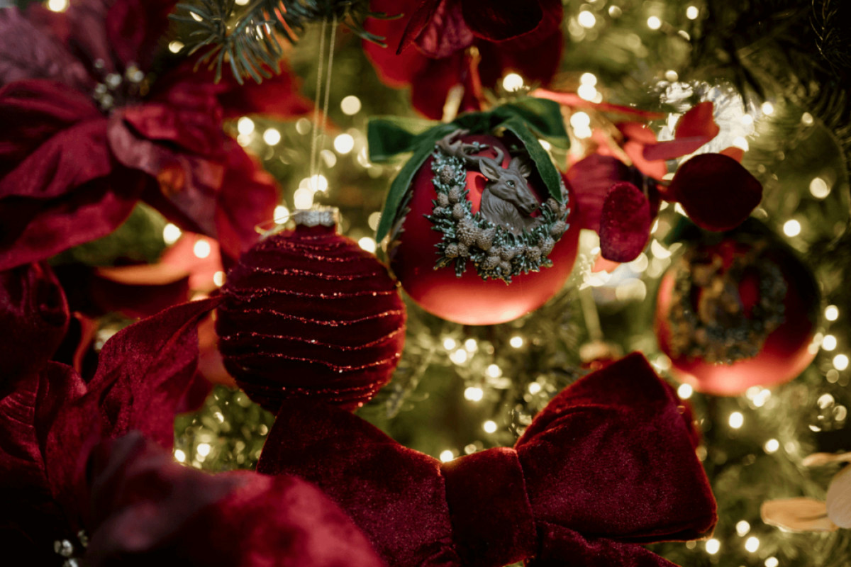 Non addobbo più l’Albero come sempre: per il Natale 2025 prendo ispirazione dall’Oriente, favoloso!